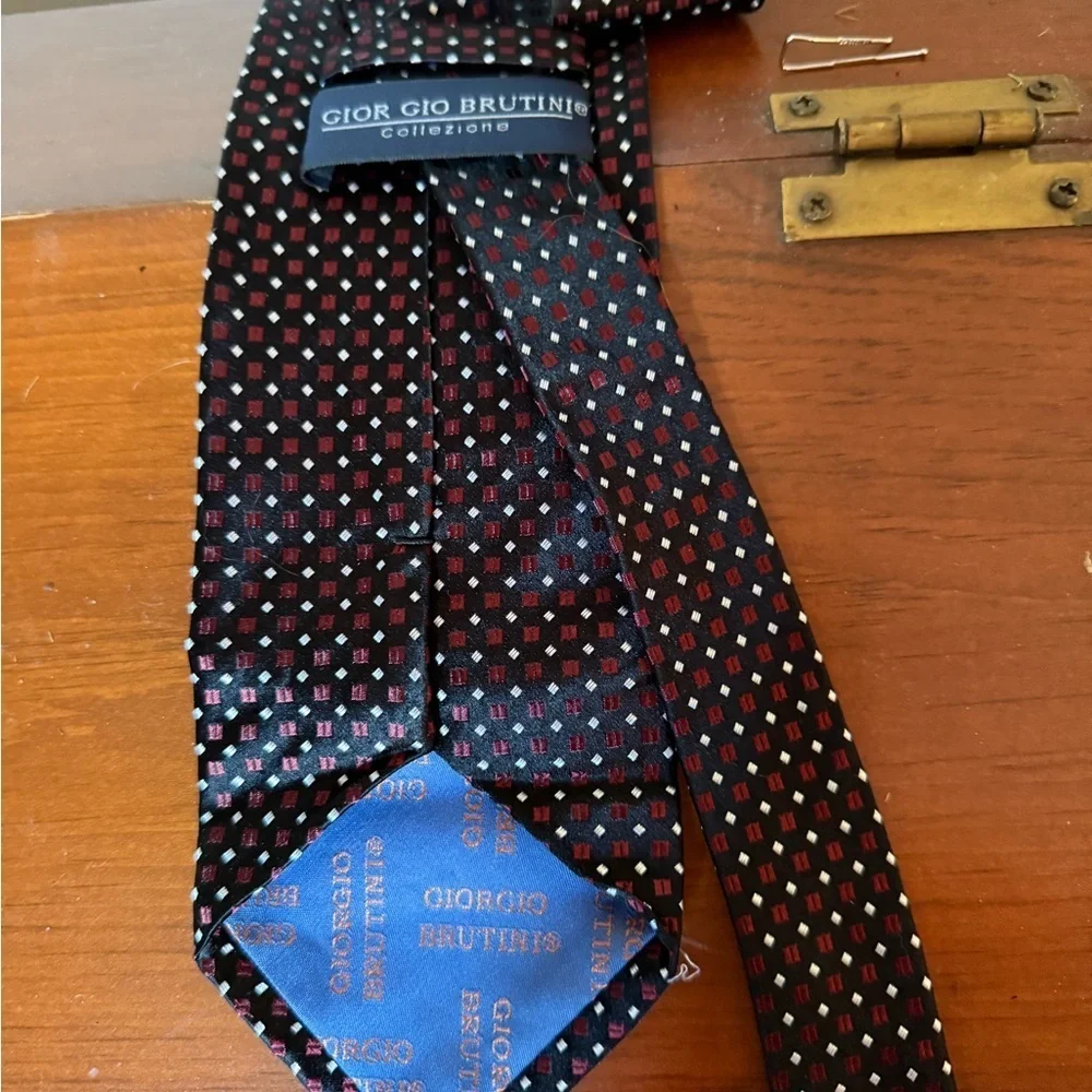 New Giorgio Brutini Collezione 100% Silk Tie in Box